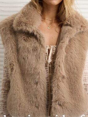 American Eagle Faux Fur Vest - nwt